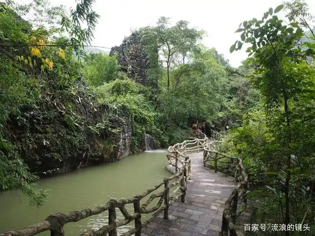 贵州安顺市黄果树瀑布下游6公里处的天星桥景区