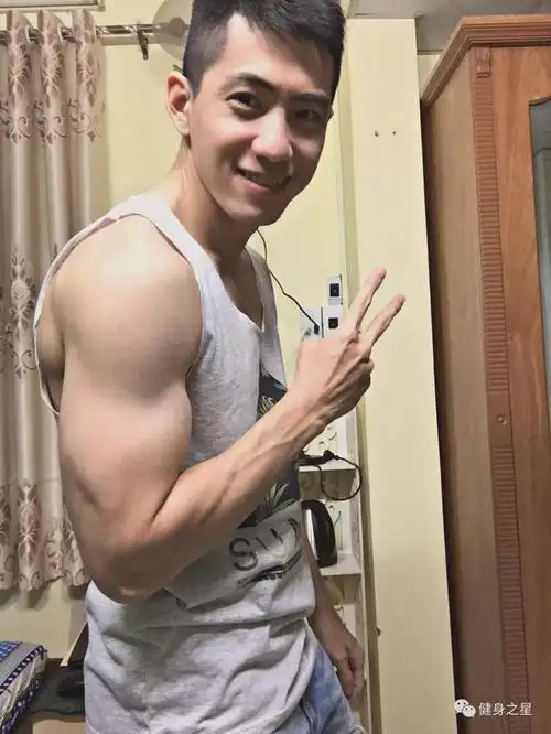 杀马特到肌肉男神健身男模旧照惊呆网友这是换头了吧