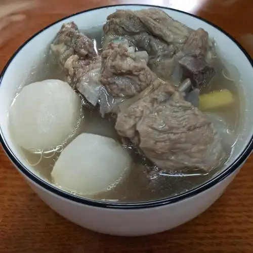 洋花萝卜小排汤,营养丰富,鲜美可口