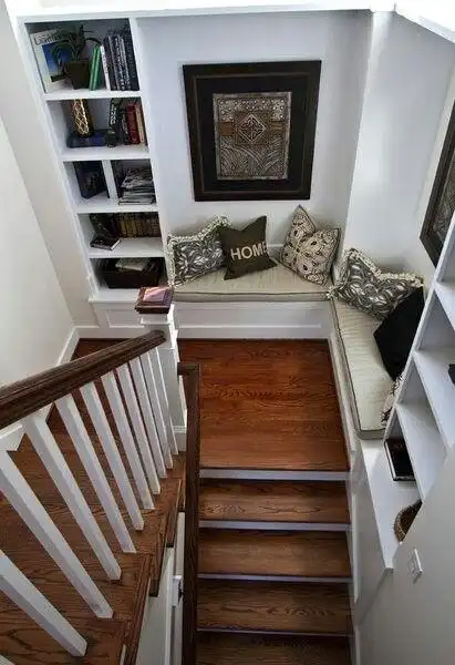 楼梯转角不再留大白墙,用这7个法子,休闲养花做收纳全都能满足