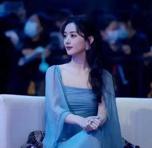 赵丽颖亲弟:撞脸霍建华,在老家打工照顾父母,妻子不输明星姐姐