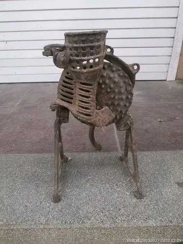 手摇玉米脱粒机