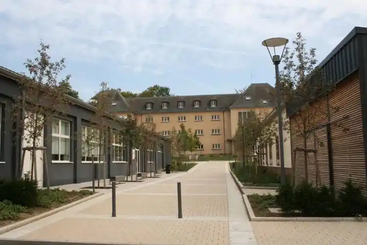 卢森堡仅有一所综合性大学:卢森堡大学(université du luxembourg)