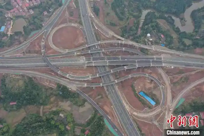 成资渝高速全线建成 将于年内通车