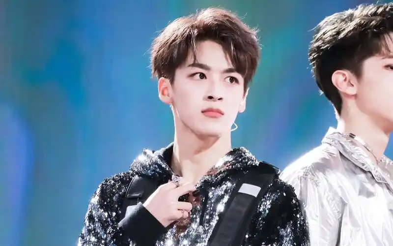 【何洛洛】 乘风-何洛洛focus 190608创造营2019总决赛成团夜