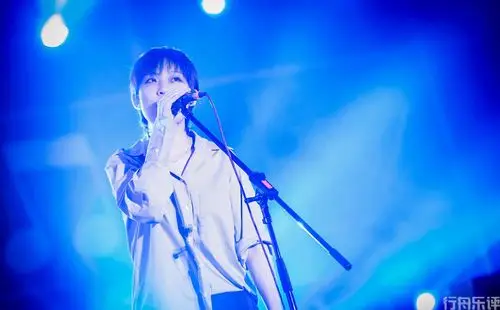 行舟乐评:90后湖南民谣歌手jam 可与陈粒比肩