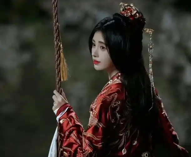《花间令》低开暴走,鞠婧祎的演技又翻车,一个镜头引群嘲_腾讯新闻