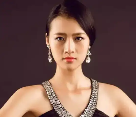 世界小姐孔敬当选冠军秒甩男友 勾搭其他选手还出来卖惨?