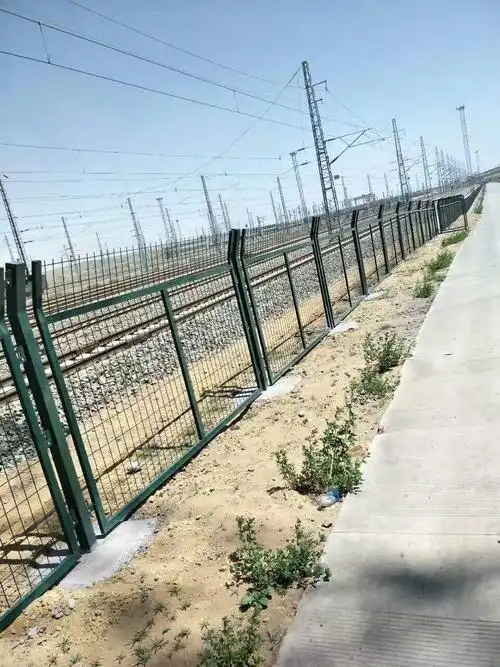 1115_衡水护栏网生产,衡水铁路框网批发,京式道路护栏供应_河北东联