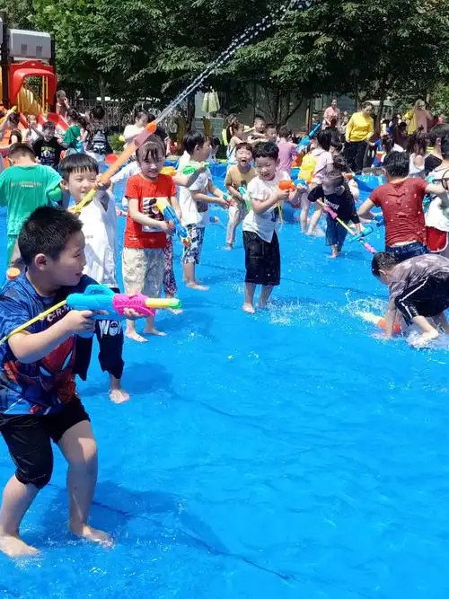 康城第一幼儿园开展"快乐水枪大战"活动