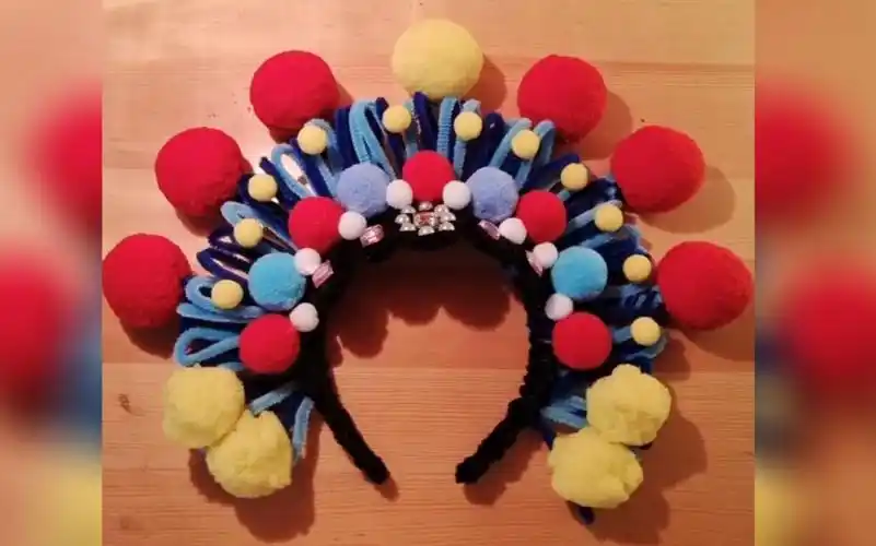 不懂就问,京剧头饰上的绒球,只是装饰吗?