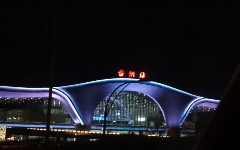 【火车站】开始使用遥遥无期?台州站东站房落客层简单探访