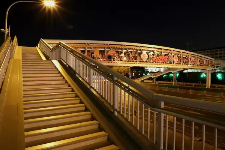 京城夜色——过街天桥