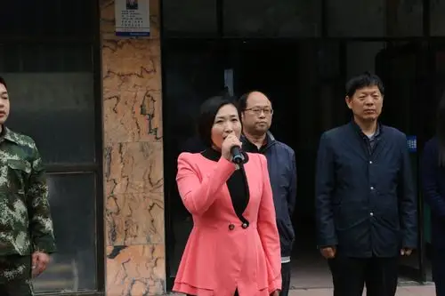 漯河市第一中专举行微型消防站和京东班联合消防演练活动