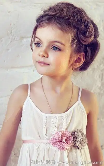 甜美儿童盘发发型教程 简单盘发发型设计图片(3)