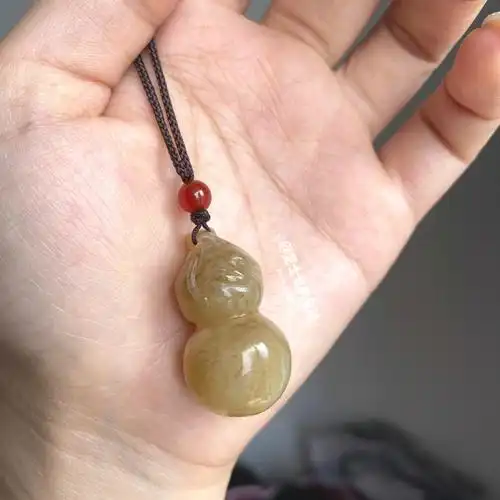 黄白老玉立体雕花葫芦项链