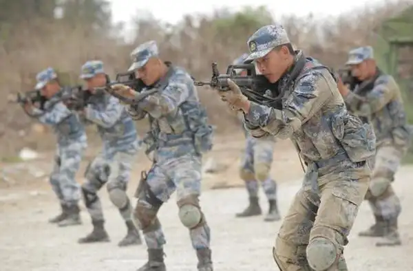 海军70周年特别策划探营海军陆战队特种部队这是独属于他们的蛟龙故事