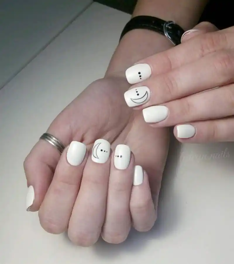 夏季的时髦 从白色美甲开始