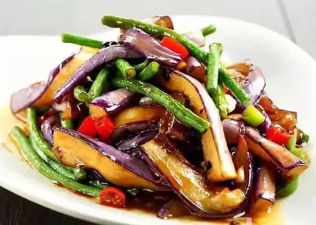豆角茄子的家常做法,茄子烧豆角的正确做法(大厨教你豆角烧茄子)