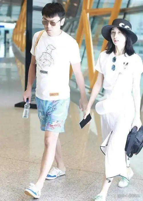 人生赢家雷佳音14岁因早恋辍学最爱妻子翟煦飞如今过得怎样