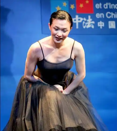 肯波琳很爽快的答应了这件事情,因为她清楚,金星对