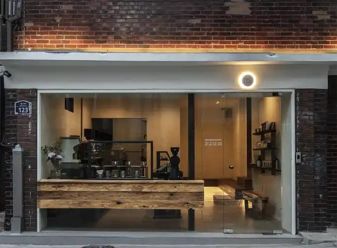 旧房改造有历史韵味的复古咖啡馆设计