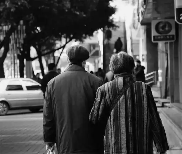 催人泪下的老夫妻照片满满的都是感动