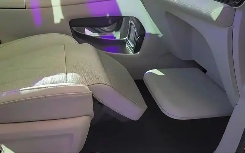 星途瑶光中高配车型配备女王座椅腿拖 脚拖