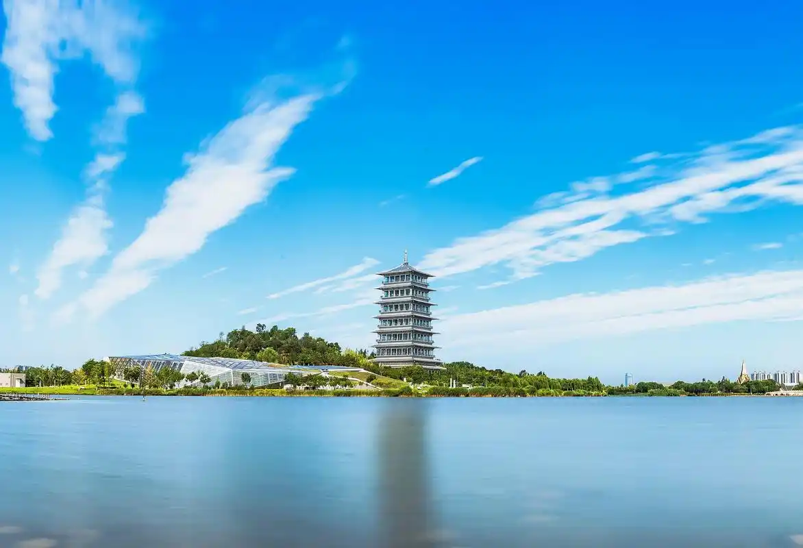 长安塔是西安世博园的标志性建筑,是西安世博园内的观景塔.