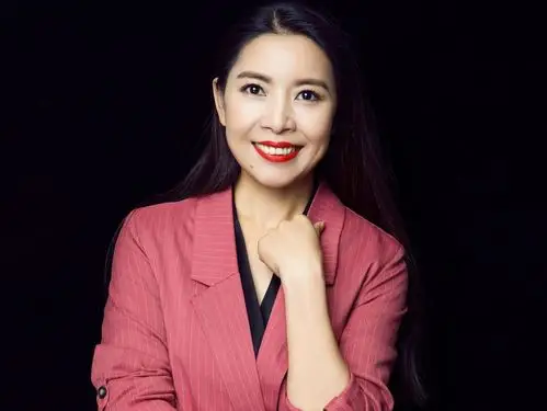 中国户外运动行业年度人物 天津卫视《非你莫属》boss团成员 曾获cctv