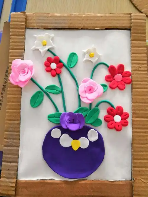 新余市职教中心17幼8班彩泥《花瓶画》