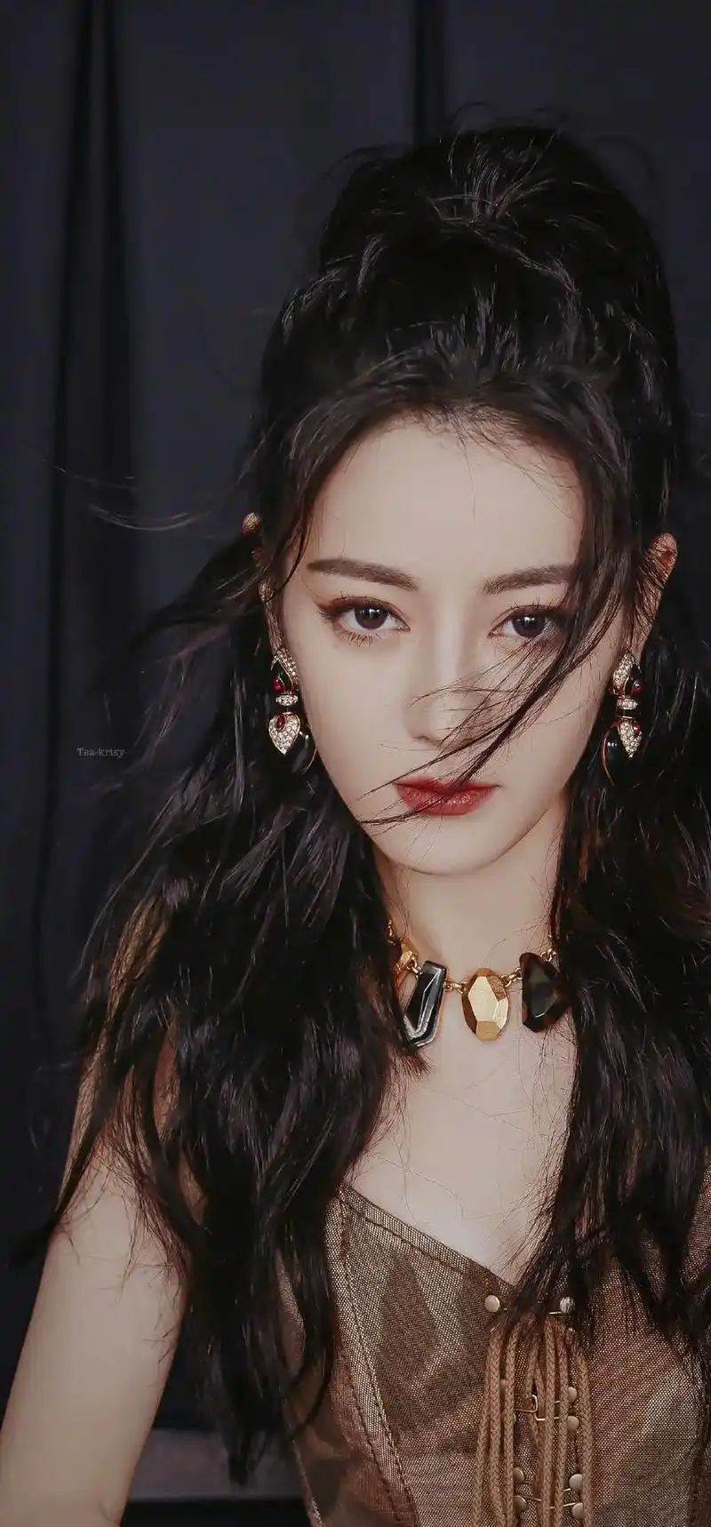 该换壁纸了#迪丽热巴#高清壁纸  - 抖音