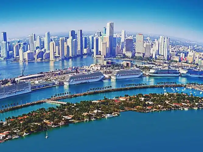 我们的最后一站就是去到迈阿密港口,听说这里有迪士尼邮轮,所以我们是