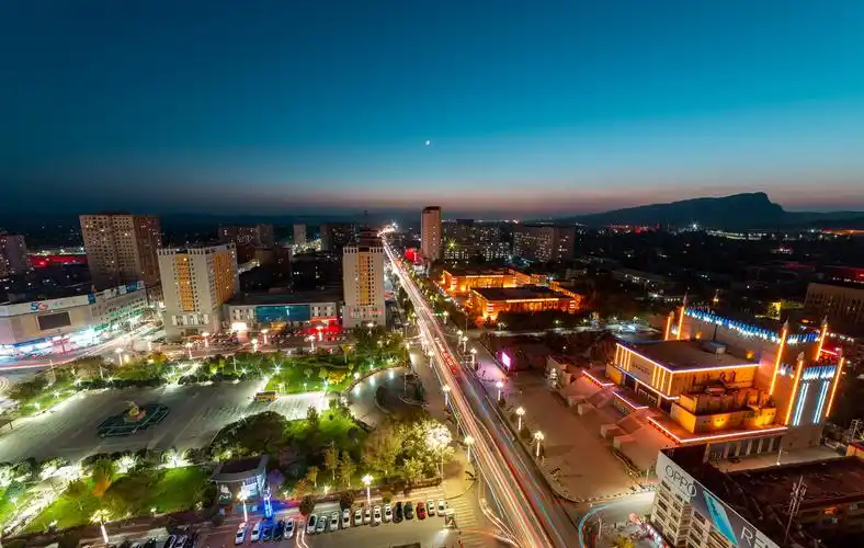 新疆边城阿图什市夜景新疆秋水寒关注