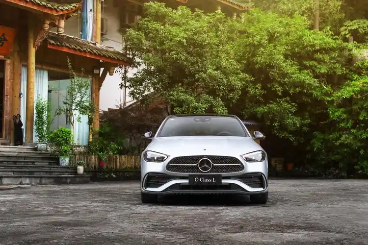 奔驰新款c级/e级"增配涨价",bba光环是底气?