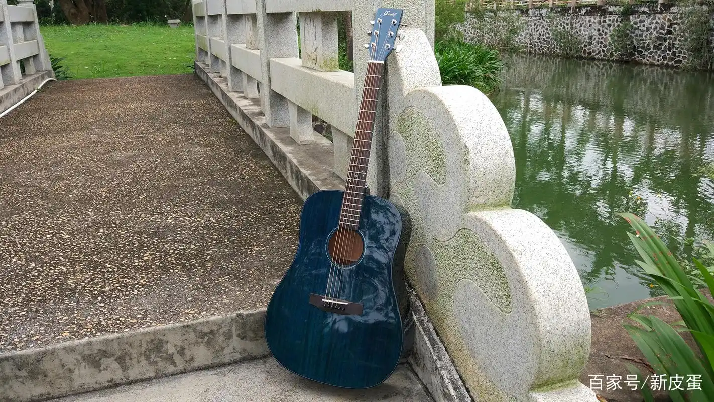 琴颈和琴头组成,所以我们先来看一下吉他的共鸣箱部分