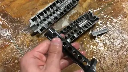 消音器为何可以消音,老外拿水刀切开,才知道内部结构这么精密-科技