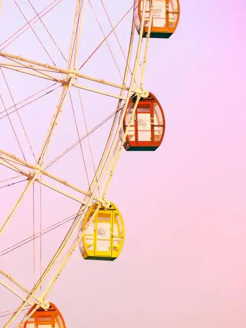 一个漂亮梦幻的摩天轮