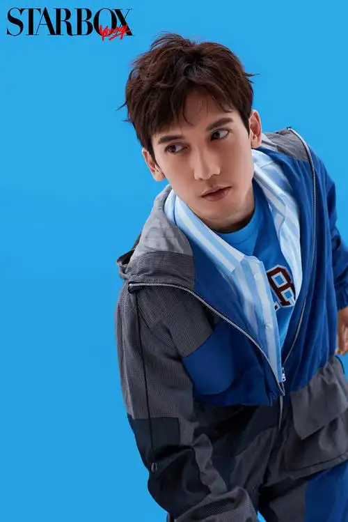 关智斌最新大片曝光多重穿搭诠释时尚概念