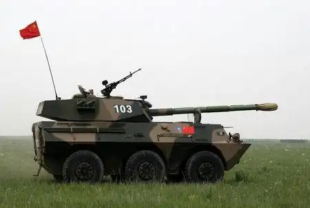 参加演习的ptl02式100毫米轮式突击炮