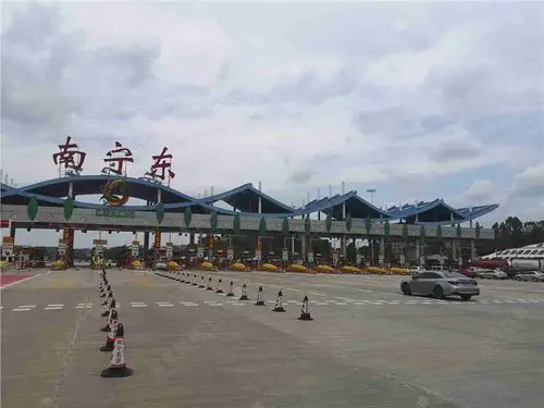 (太龙智显led广告机入驻南宁东收费站案例)