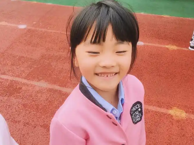 世界微笑日东洲二幼的孩子们笑脸如花如阳光