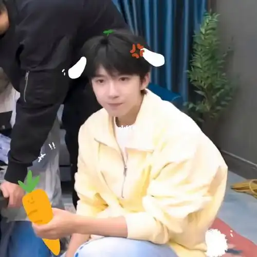 贺峻霖  真的好可爱啊 p3的章鱼烧好想吸一口哇!