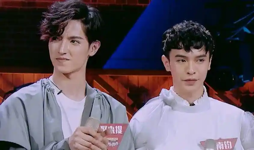 快男王南钧他是怎么用6年时间从相貌平平的男孩变成男神的