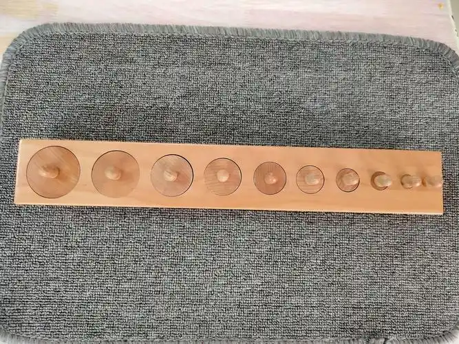 感官教具《插座圆柱体组》