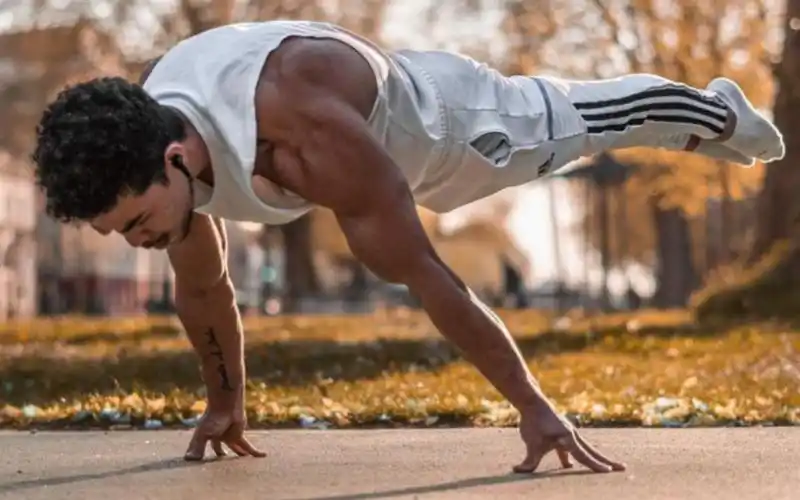 街头健身中最强壮的人