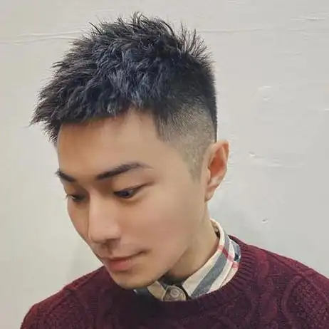 发型大全2021年06月22日"飞机头"发型和一般的发型比起来,会显得更加