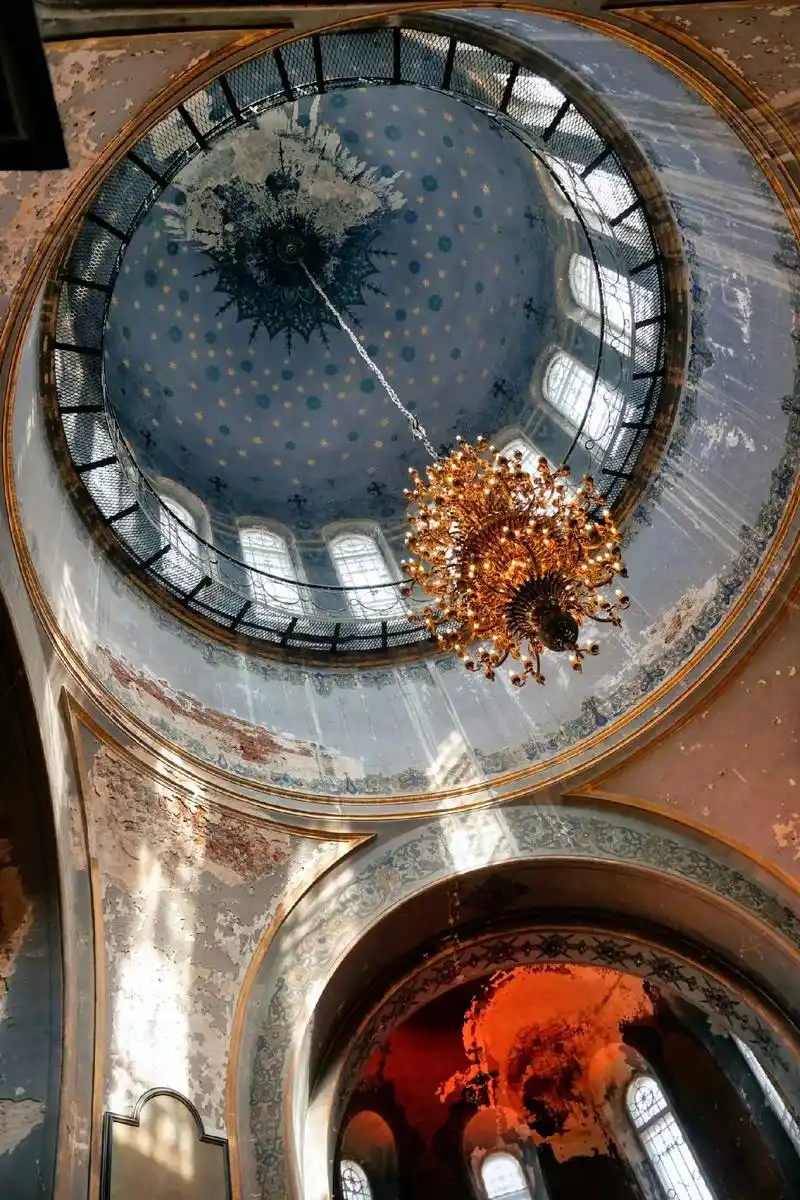 白天的圣索菲亚教堂更为宁静肃穆.#摄影在抖音 #目的地图文攻 - 抖音