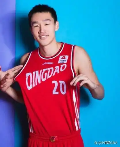 22,体重108公斤,出自广东青训,2017-18赛季进入广东队打cba,不过只打