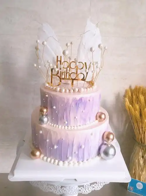 简约女性双层美丽羽毛皇冠蛋糕